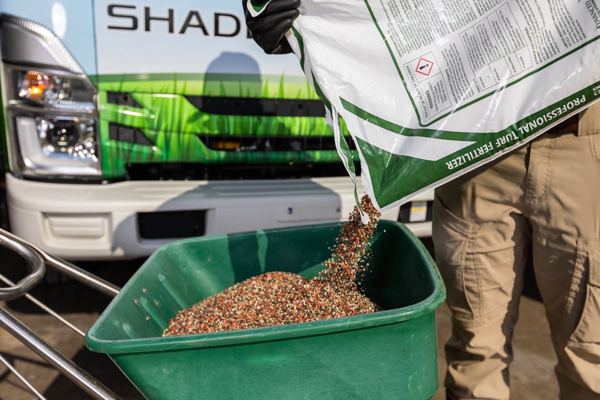winter fertilizer helps lawns survive the colder months
